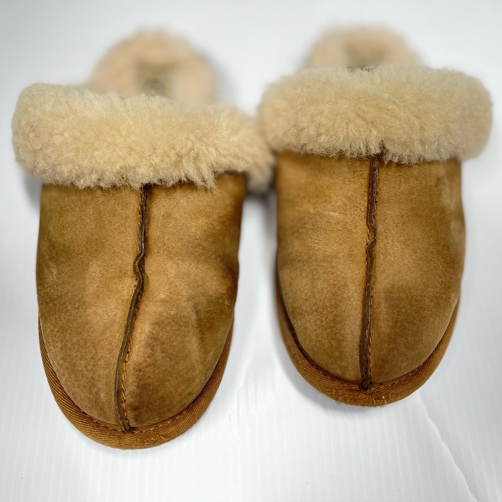 UGG S/N 5661 Slippers Size 7